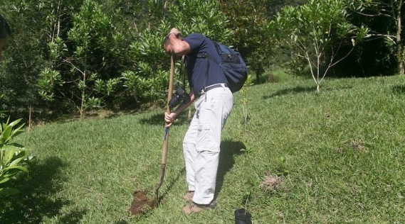 tree-planting-with-the-latin-america-travel-company